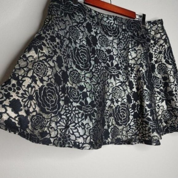 Forever 21+ 1X Black Gold Floral Skirt – Plus Size Skater Silhouette - Picture 9 of 12